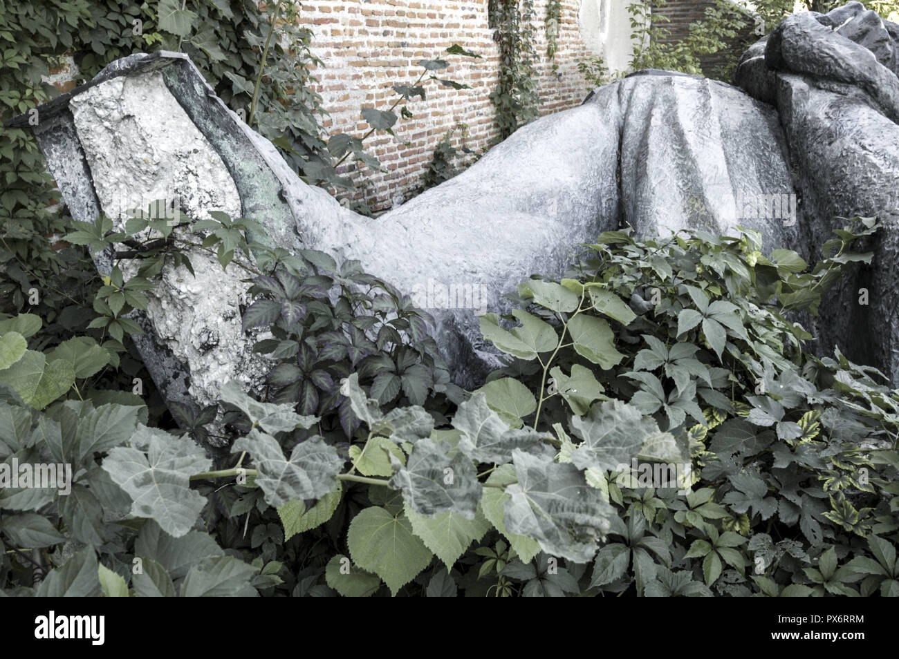Mogosoaia, Lenin statue from Bucuresti in backyard, Romania, Bucharest area Stock Photo