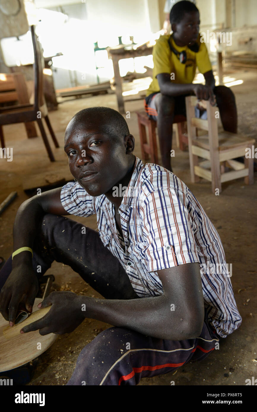 UGANDA, Kampala, Kampiringisa, national rehabilitation center, a juvenile-detention facility for children and young people, vocational training, carpenter workshop  / Jugendhaftanstalt und Rehabilitationszentrum Kampiringisa, Berufsausbildung in Tischlerei Werkstatt Stock Photo