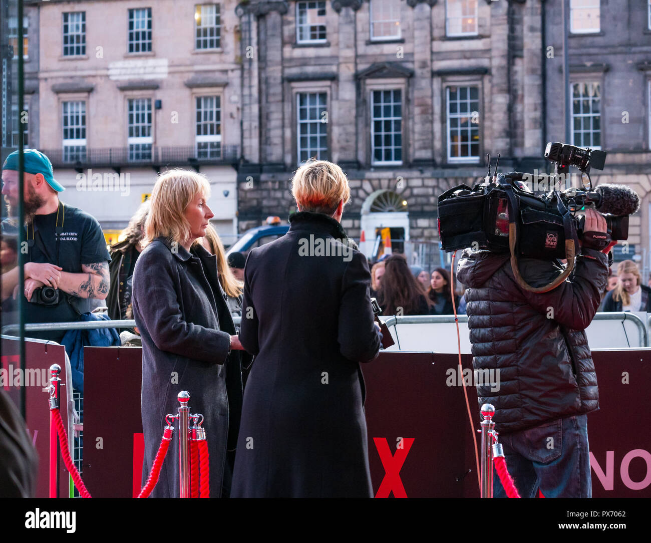 Journalists and cameraman wait for stars at Netflix Outlaw King Scottish premiere, Vue Omni, Edinburgh, Scotland, UK Stock Photo