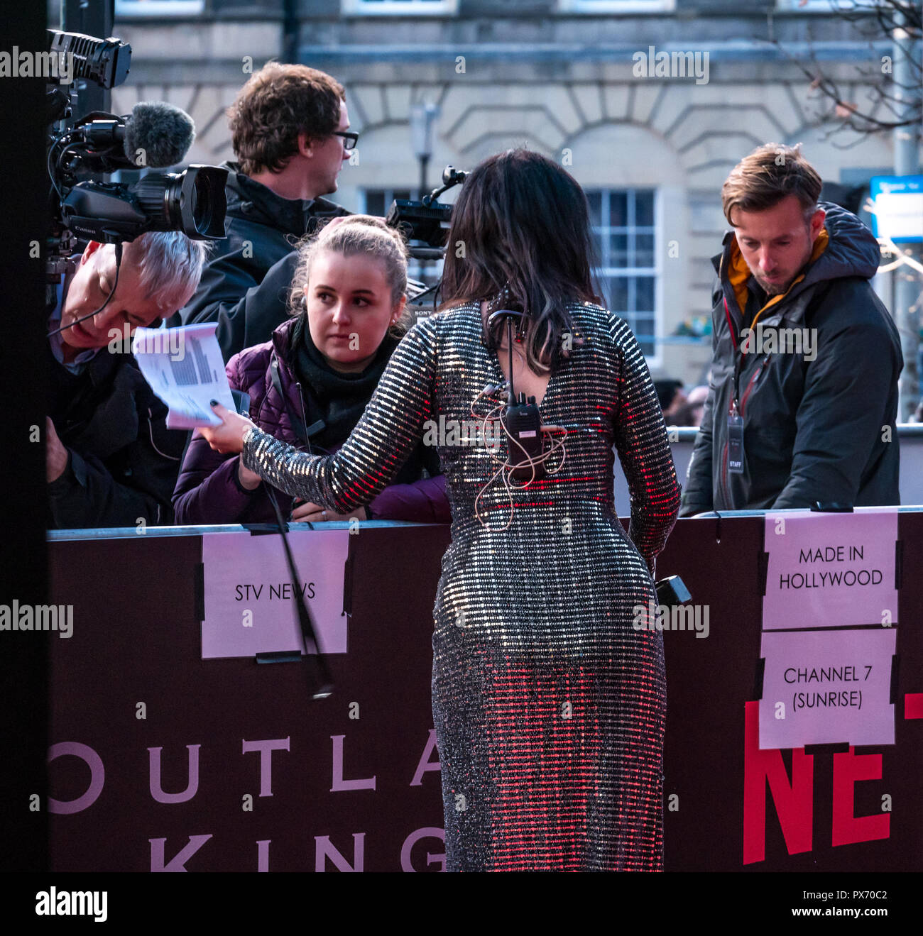 Laura Boyd and STV news team wait for stars at Netflix Outlaw King Scottish premiere, Vue Omni, Edinburgh, Scotland, UK Stock Photo