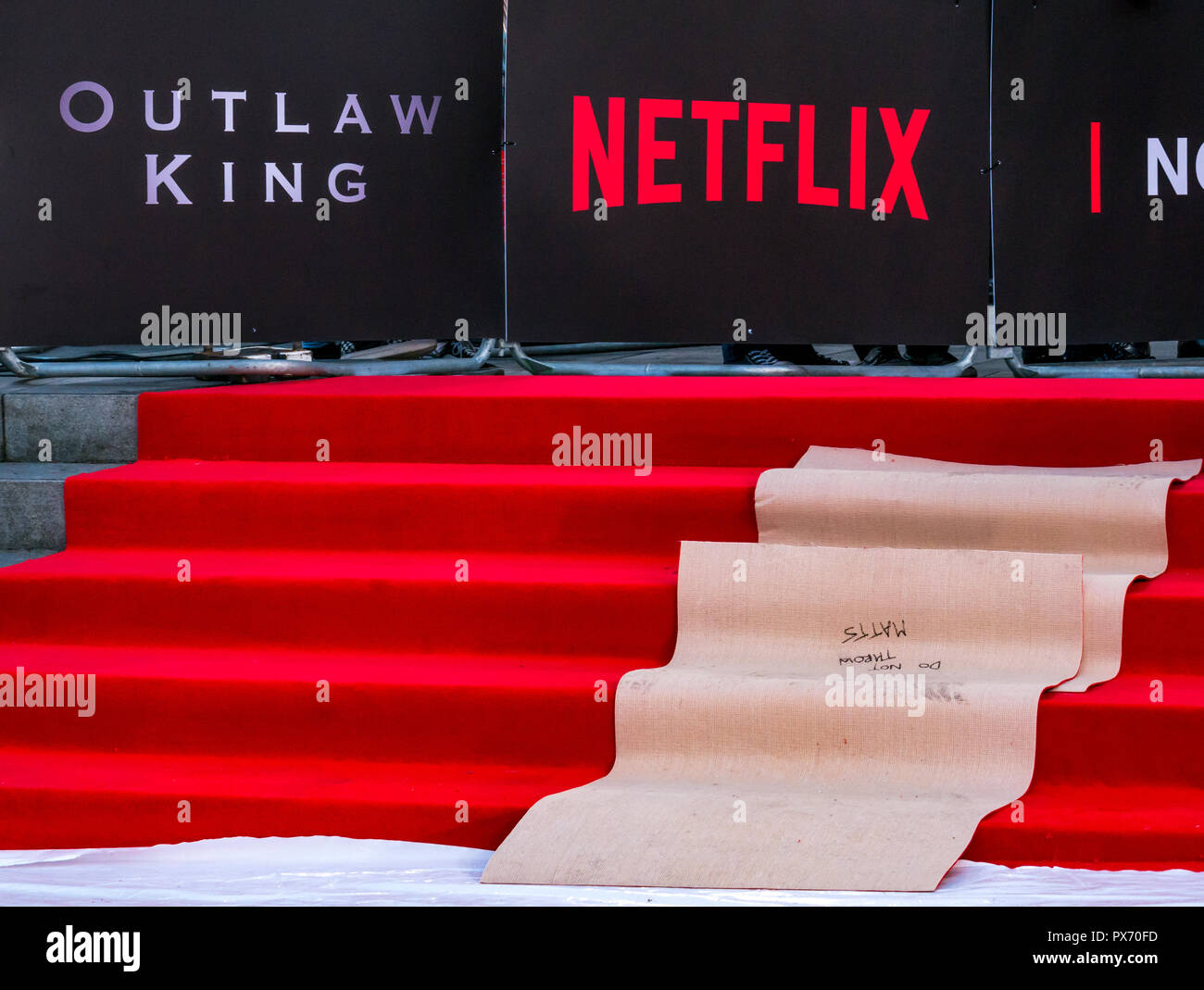 The red carpet is laid out in preparation for stars at Netflix Outlaw King Scottish premiere, Vue Omni, Edinburgh, Scotland, UK Stock Photo