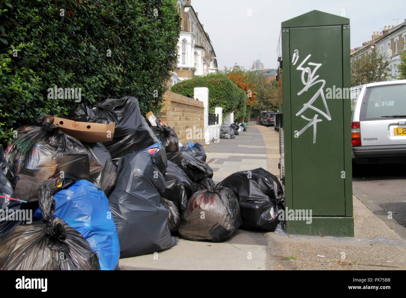 Street covered in litter hi-res stock photography and images - Alamy