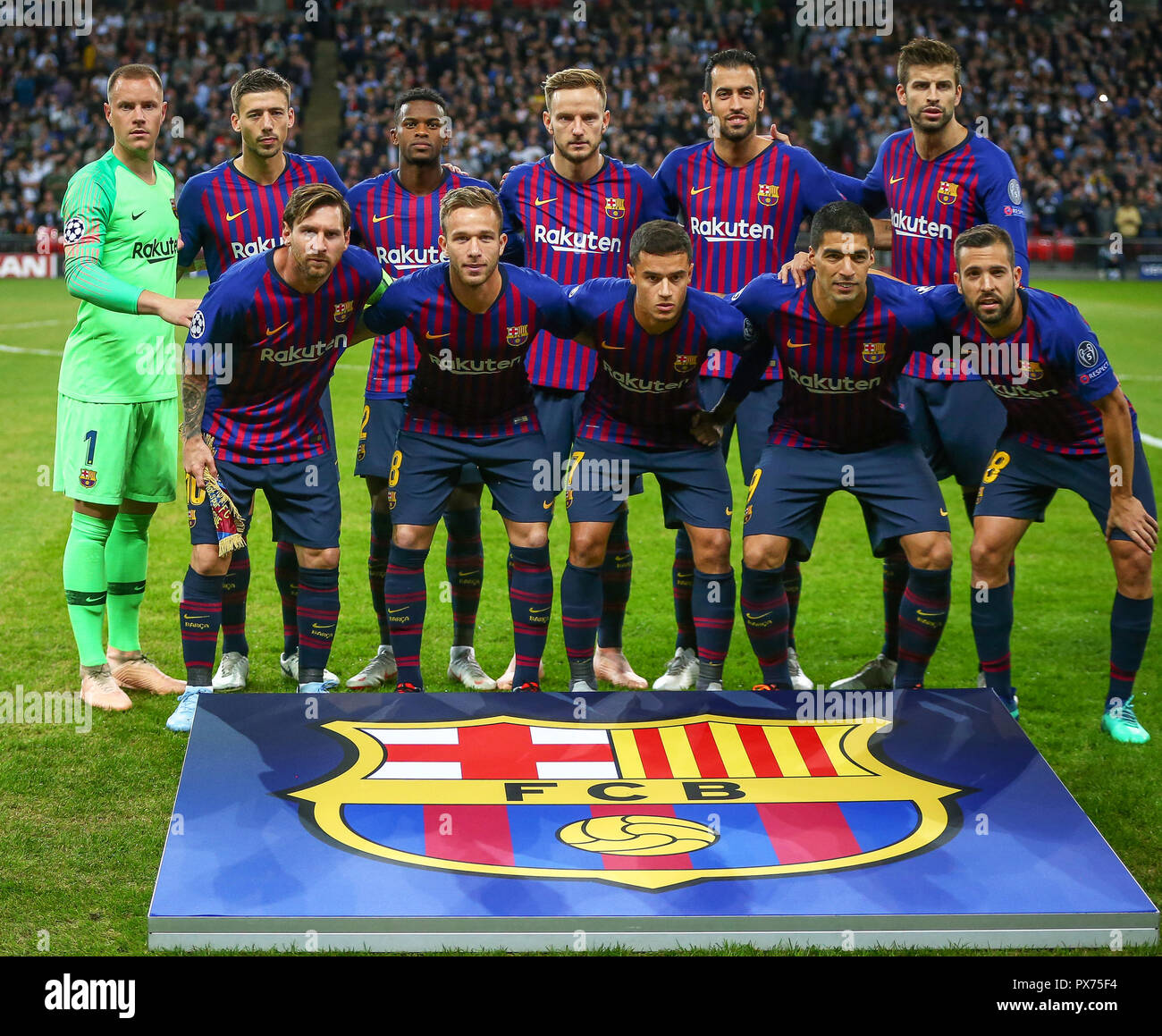 Barcelona pre match team photo (back row l-r)  Goalkeeper Marc-André ter Stegen, Clément Lenglet, Nélson Semedo,  Ivan Rakitić,  Sergio Busquets & Ger Stock Photo