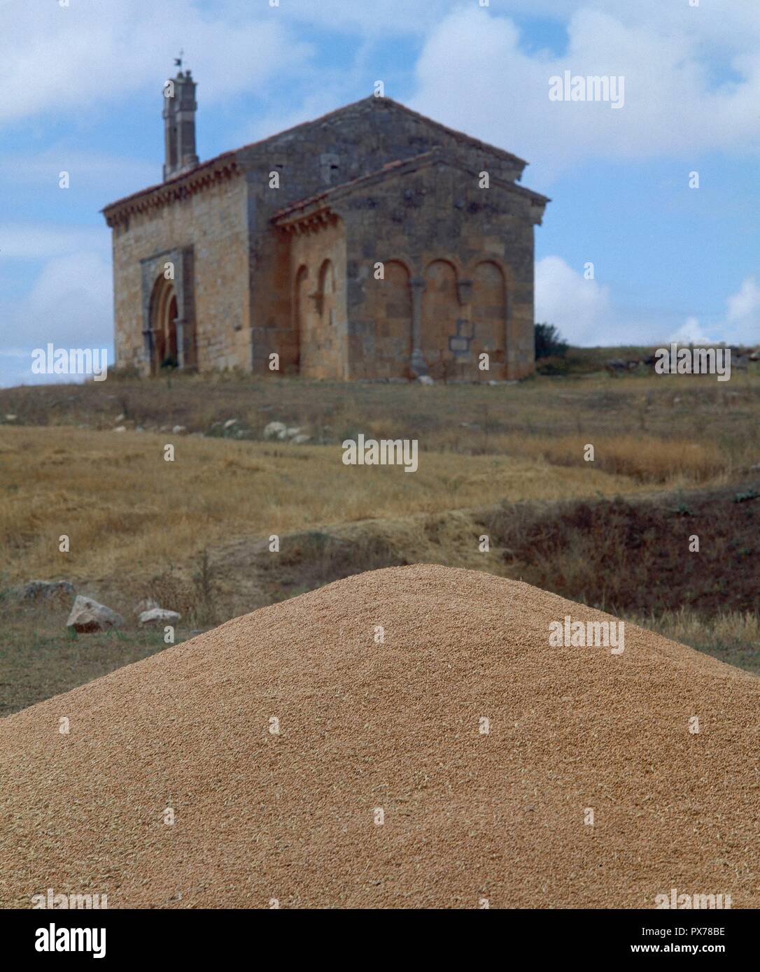 ERMITA DEL SANTO CRISTO DE SAN SEBASTIAN CON UN ABSIDE CUADRADO DE