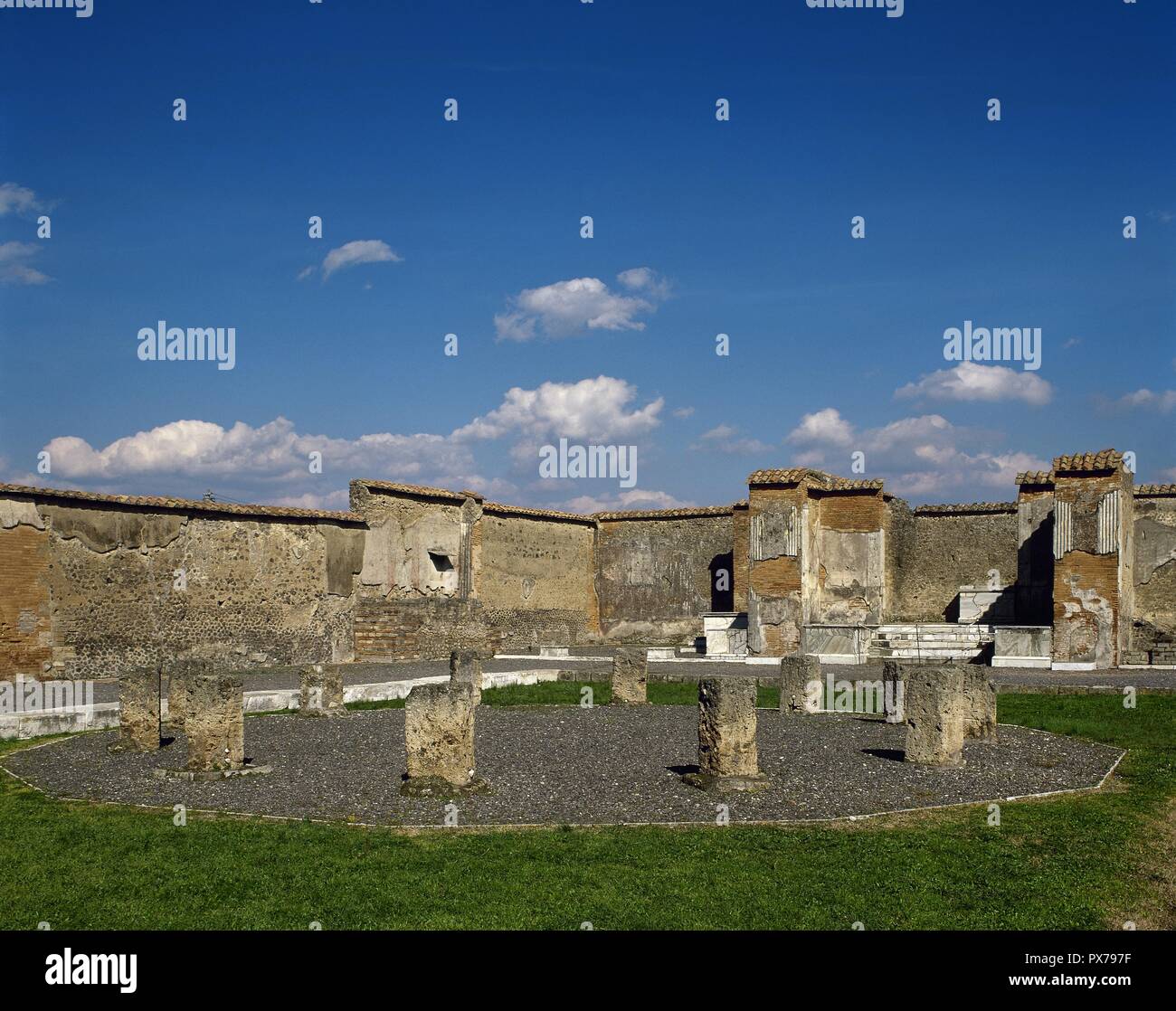 Italy. Pompeii. Roman city destroyed in 79 AD because of the eruption of the Vesuvius volcano. Macellum. Market located at the Forum. Central structure, detail. La Campania. Stock Photo