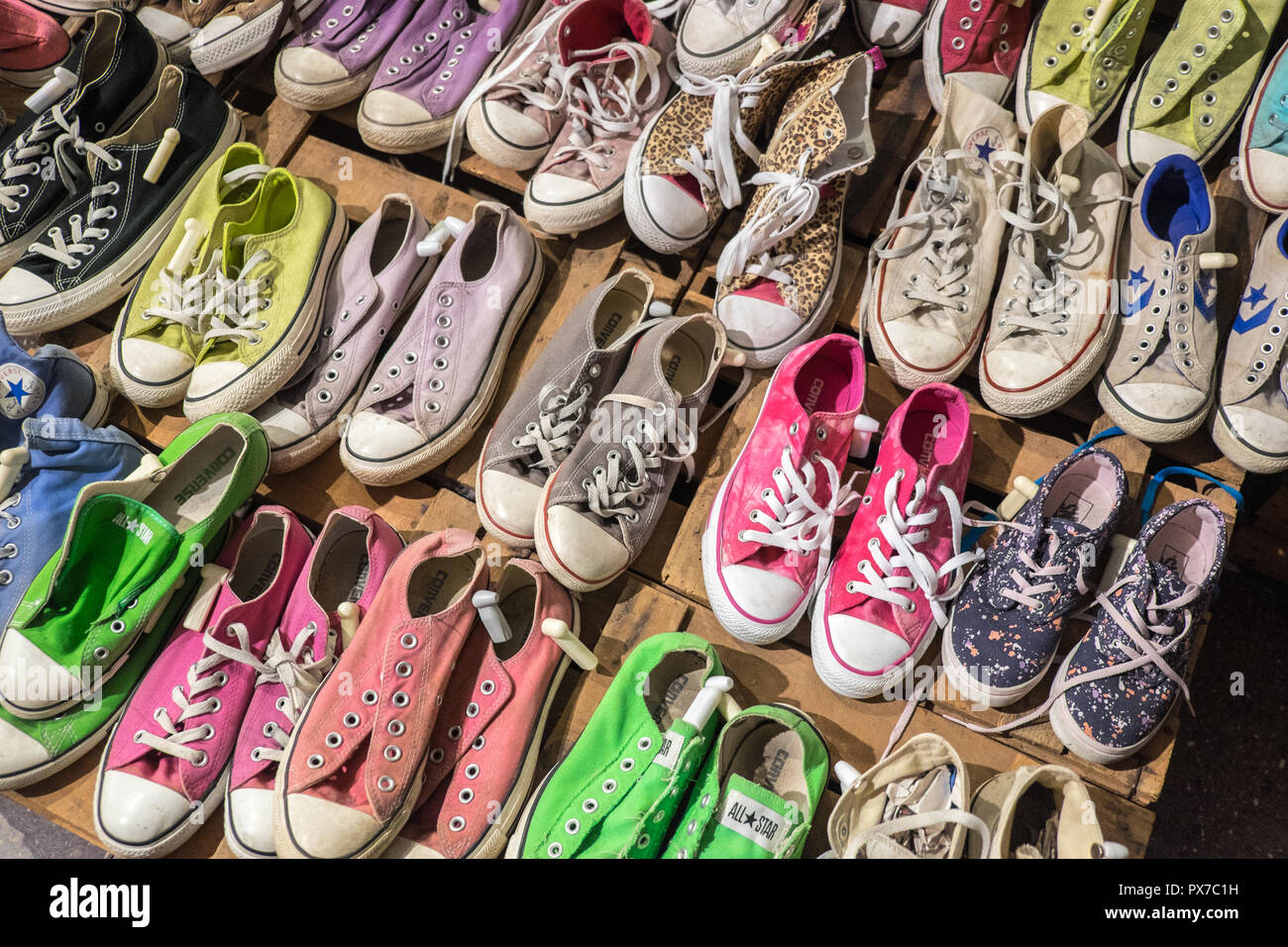 Holala,shop,Classic,vintage,retro,clothing,shoes,fashion,at,near MACBA,El  Raval,Barcelona,Catalonia,Catalan,Catalunya,Spain,Spanish,Europe,European  Stock Photo - Alamy