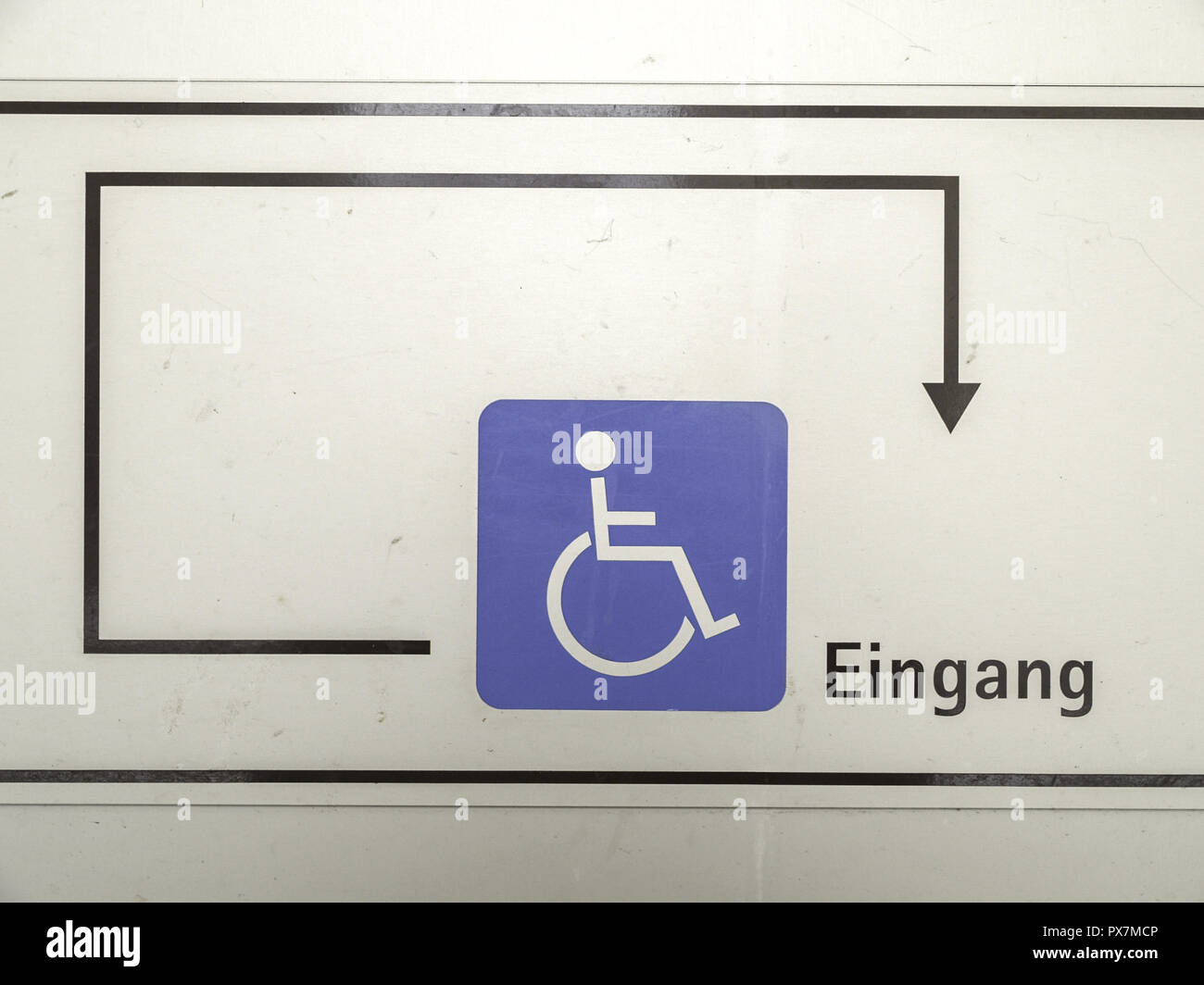 Direction sign to the entrance for disabled people Stock Photo - Alamy
