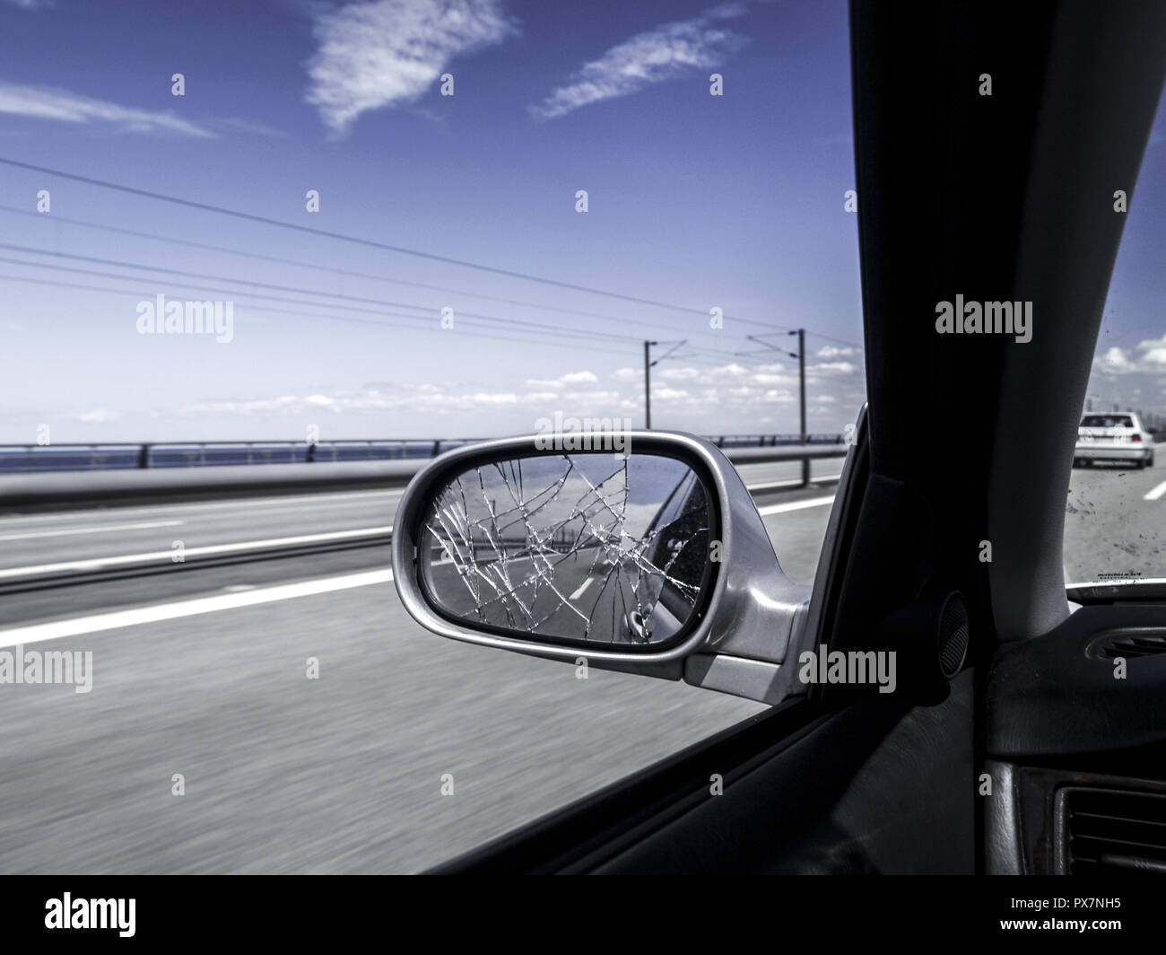 Broken wing mirror hires stock photography and images Alamy