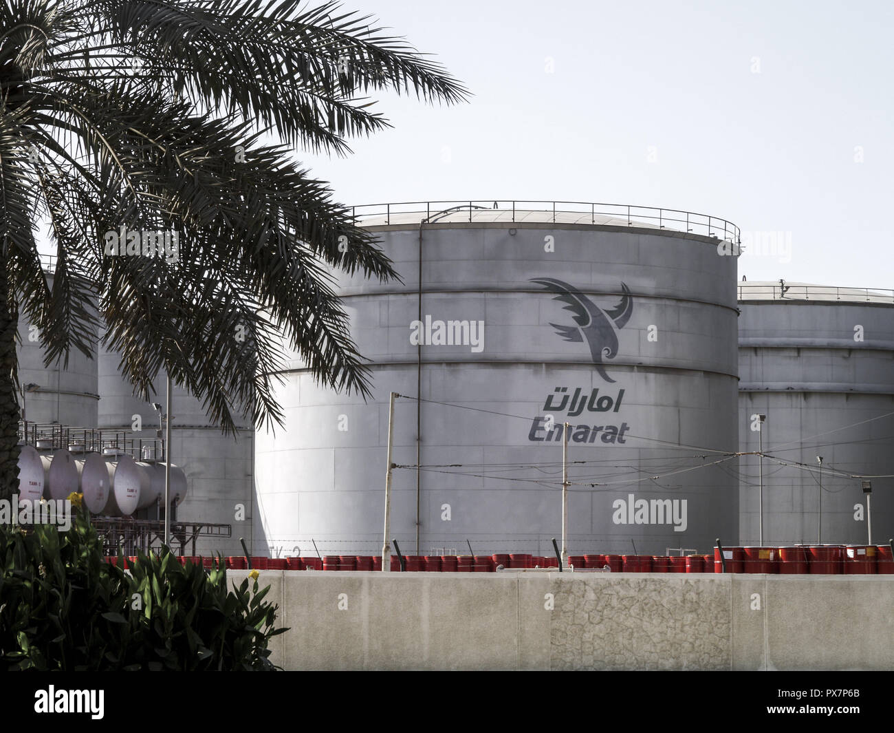 Dubai oil tanks united arab hires stock photography and images Alamy
