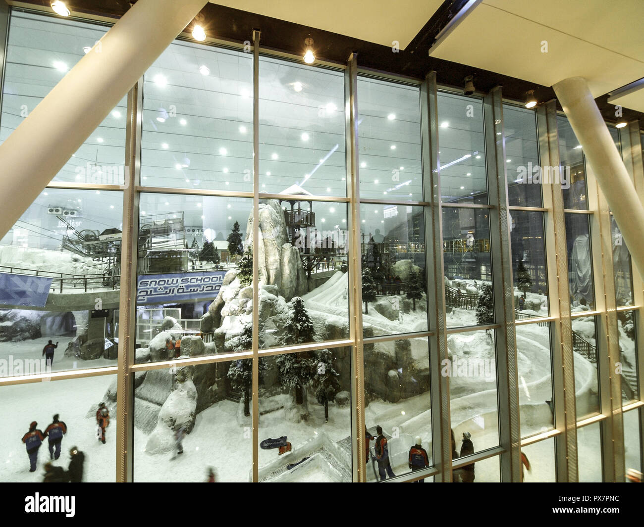 Dubai, Emirates Mall, Ski Dubai, indoor skiing in the desert, United Arab Emirates Stock Photo