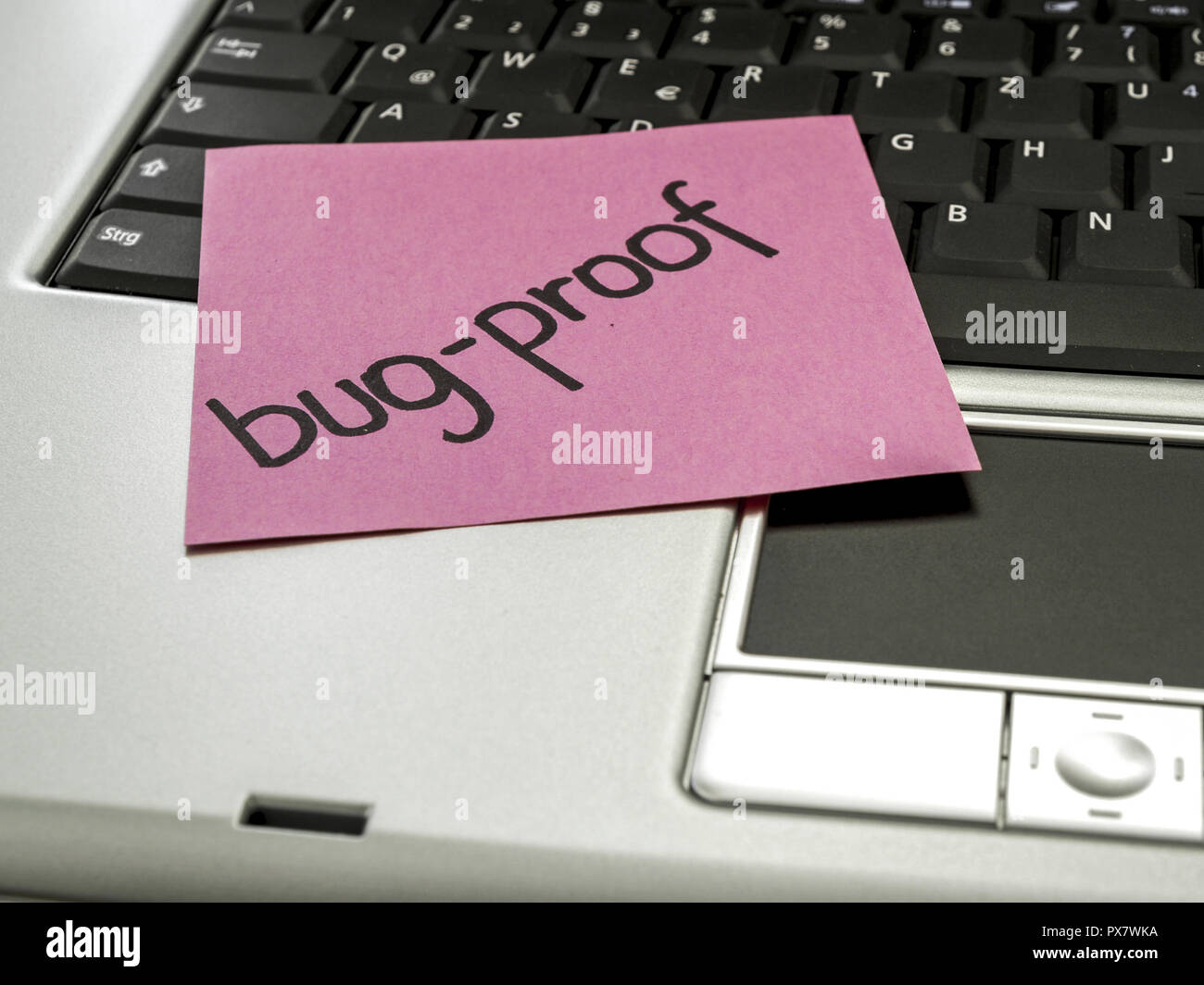 Memo note on notebook, bug-proof Stock Photo - Alamy