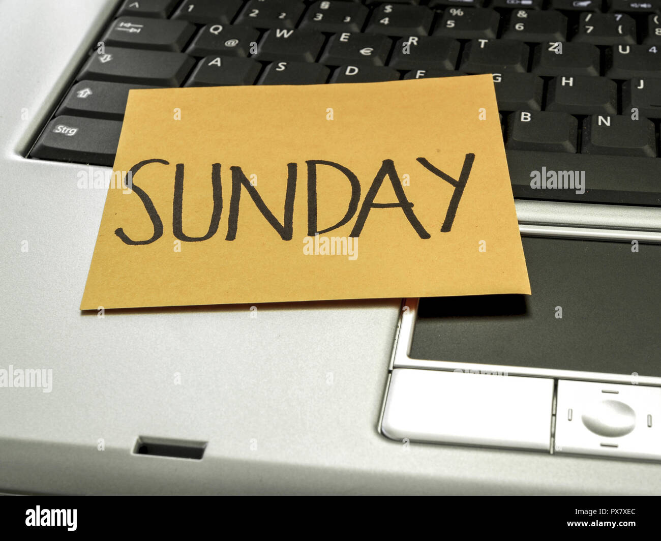 Sunday Note Pics Memo note on notebook, Sunday Stock Photo - Alamy