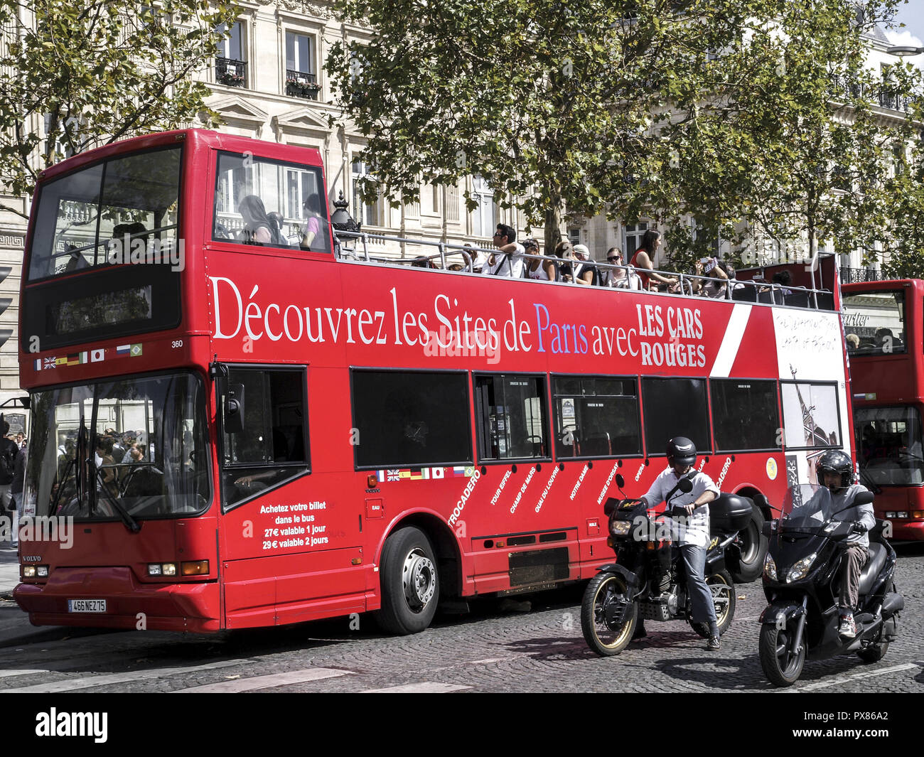 Paris, Champs Elysees, Les cars Rouges, France Stock Photo - Alamy
