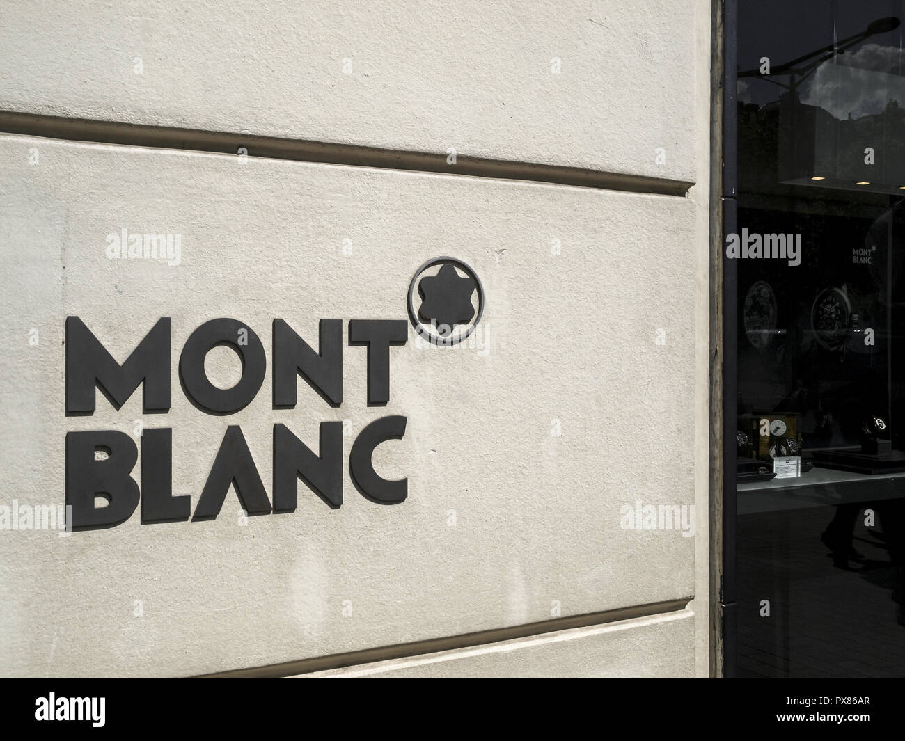 Mont blanc store hi-res stock photography and images - Page 2 - Alamy