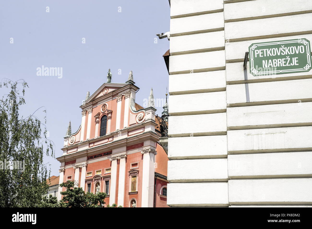 Ljubljana, Franziskanerkirche, Mariä Verkündigungskirche, Cerkev Marijinega oznanjenja, Tromostovje, Drei Brücken, Slovenia Stock Photo