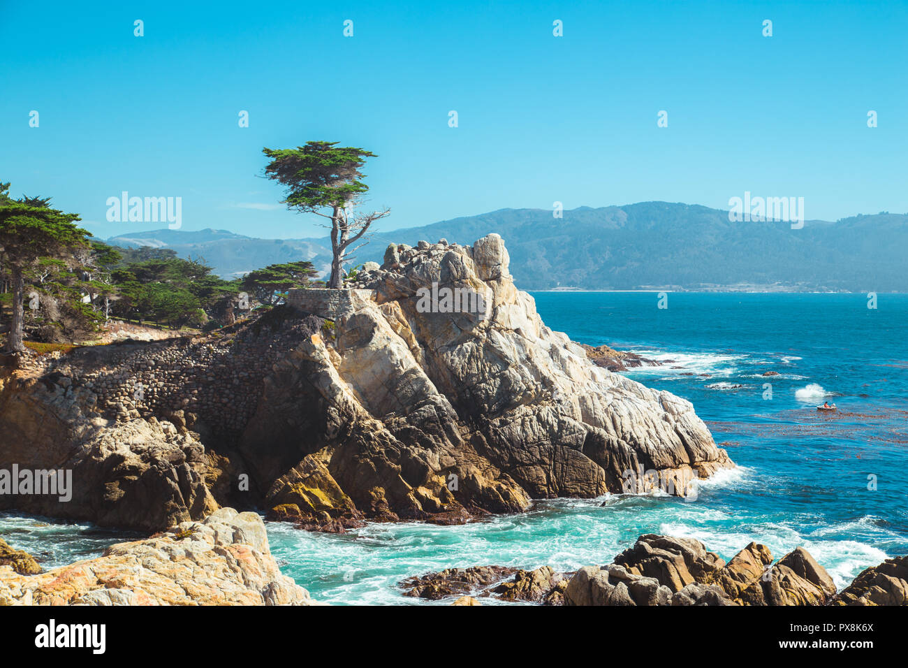 Classic postcard view of famous Lone Cypress, a landmark on a granite hillside off California's scenic 17-mile drive in Pebble Beach gated community o Stock Photo