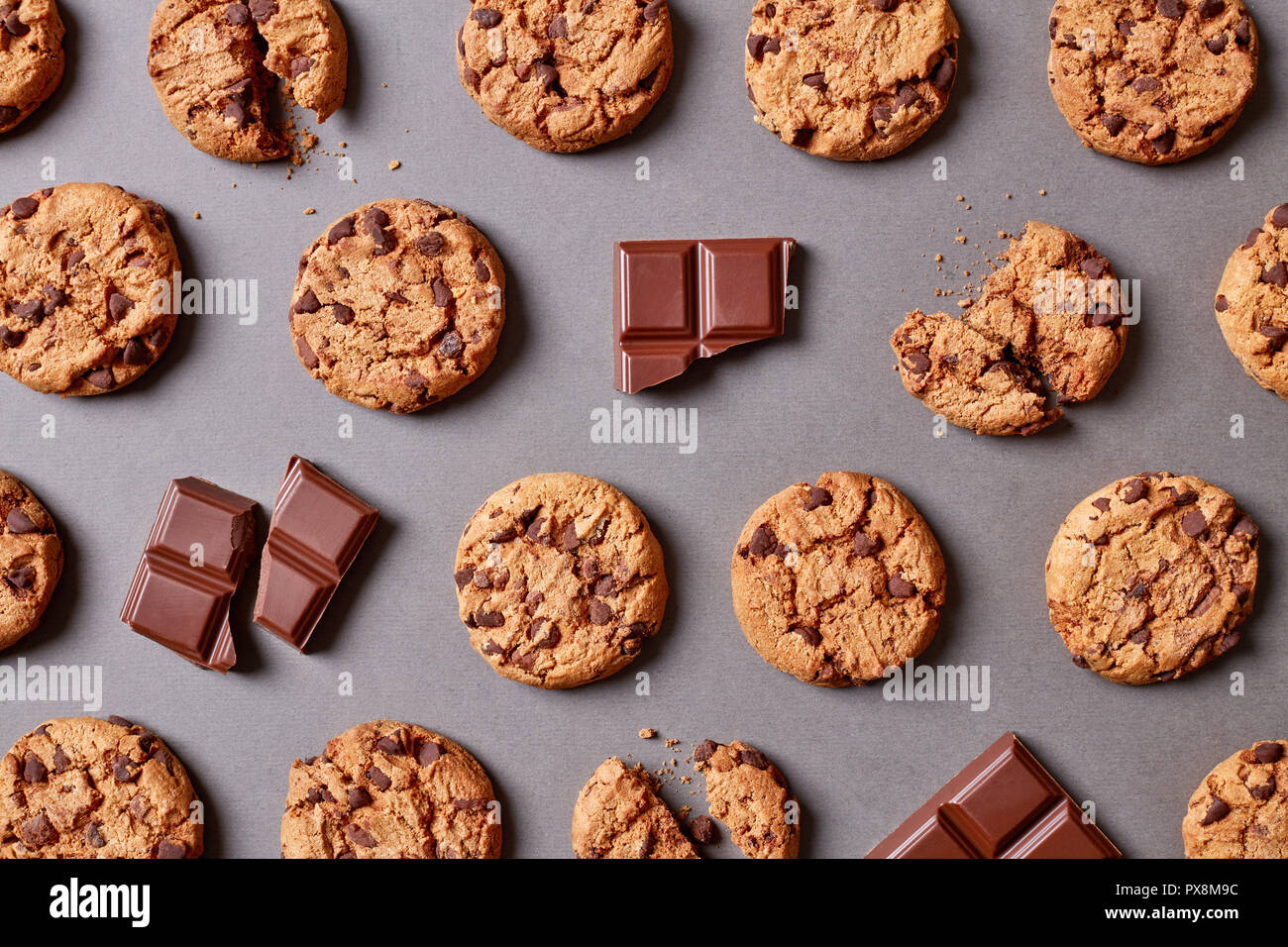Cookies pattern. Fresh chocolate chips cookies on grey background Stock Photo