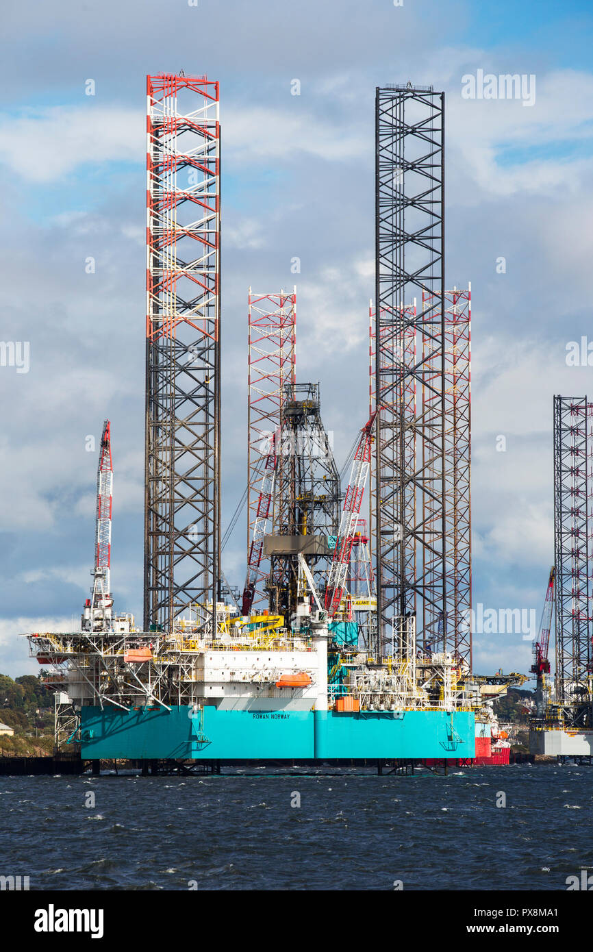 Oil rig dundee hires stock photography and images Alamy