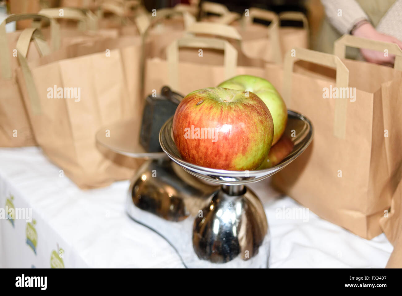 Southwell, Nottinghamshire, UK. 20th Oct 2018. The Minster town of Southwell and home of the famous cooking apple celebrate all things Bramley apple with stalls, cooking displays morris dancers and even King Charles 1 turned-up. Credit: Ian Francis/Alamy Live News Stock Photo