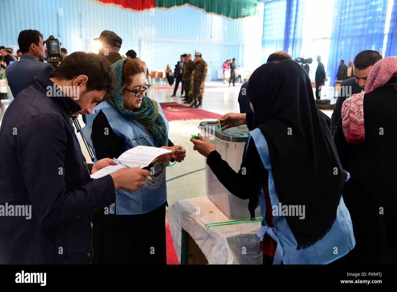 Kabul, Afghanistan. 20th Oct, 2018. Staff work at a polling center during parliamentary elections in Kabul, Afghanistan, Oct. 20, 2018. Millions of Afghan voters cast their ballots on Saturday for long-delayed parliamentary elections in the militancy-plagued country amid reports of security threats and irregularities. Credit: Dai He/Xinhua/Alamy Live News Stock Photo