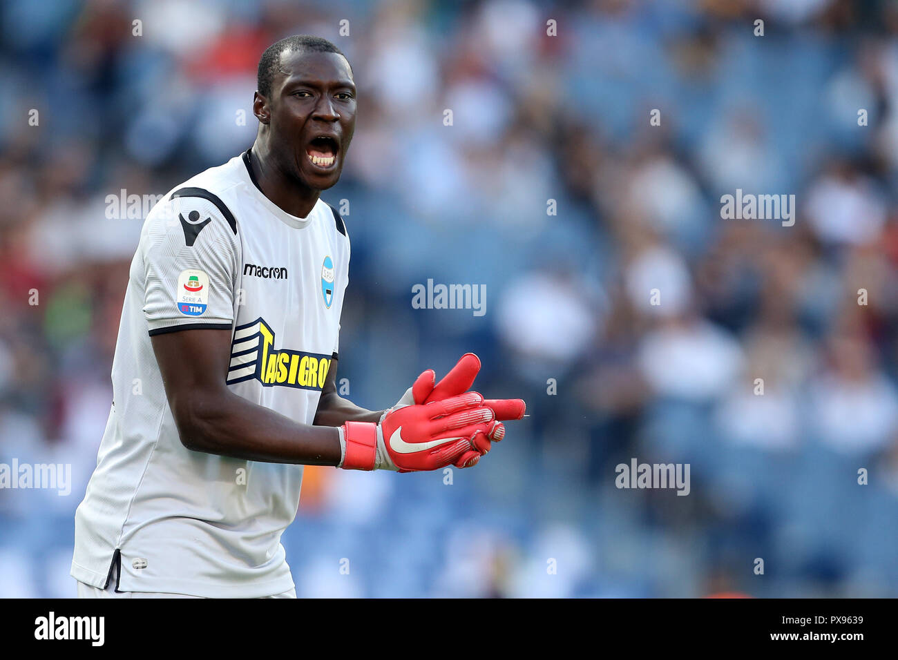 Stadio Olimpico, Rome, Italy. 20th Oct, 2018. Serie A Football, Roma versus Spal; goalkeeper Alfred Gomis of Spal shouts to his temmamtes Credit: Action Plus Sports/Alamy Live News Stock Photo