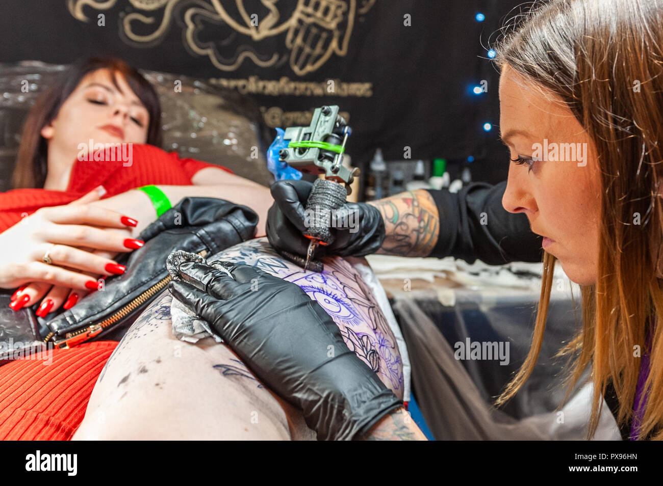 Skibbereen, West Cork, Ireland. 20th Oct, 2018. A tattooist's face is the picture of concentration  during the tattoo show. The show has been attended by many tattooists from across Ireland and the North. The event finishes tomorrow. Credit: Andy Gibson/Alamy Live News. Stock Photo