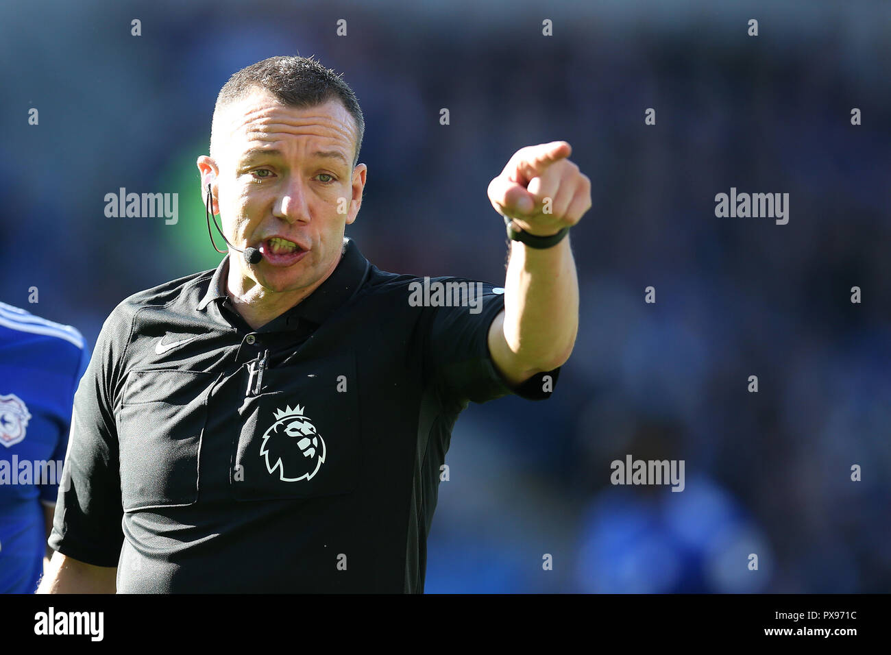 Kevin Friend, the referee in action. Premier League match, Cardiff City v Fulham at the Cardiff City Stadium on Saturday 20th October 2018.  this image may only be used for Editorial purposes. Editorial use only, license required for commercial use. No use in betting, games or a single club/league/player publications. pic by  Andrew Orchard/Andrew Orchard sports photography/Alamy Live news Stock Photo