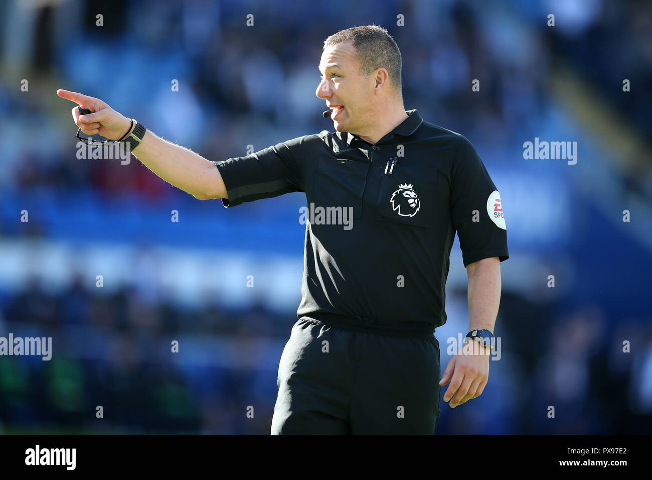 referee Kevin Friend in action.  Premier League match, Cardiff City v Fulham at the Cardiff City Stadium on Saturday 20th October 2018.  this image may only be used for Editorial purposes. Editorial use only, license required for commercial use. No use in betting, games or a single club/league/player publications. pic by  Andrew Orchard/Andrew Orchard sports photography/Alamy Live news Stock Photo