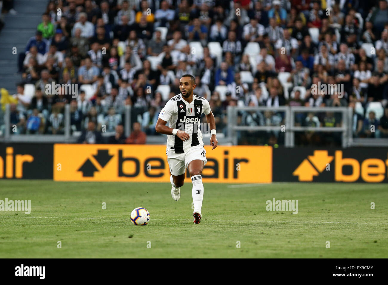 Torino, Italy. 20th October 2018. Medhi Benatia of Juventus FC in action during the Serie A football match between Juventus Fc and Genoa Cfc. Credit: Marco Canoniero/Alamy Live News Stock Photo