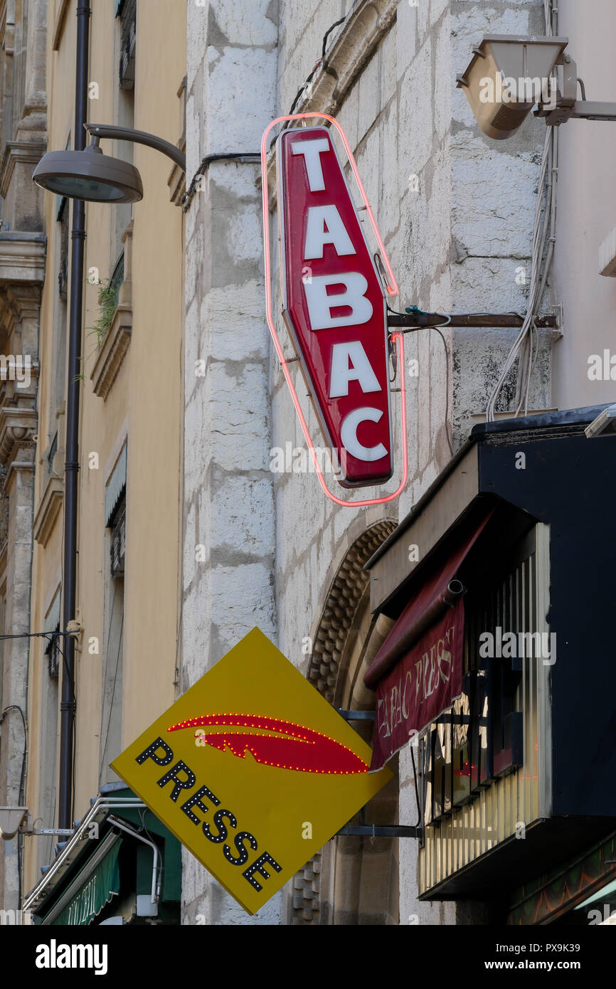 Newspapers and tobacco shop, Lyon, France Stock Photo