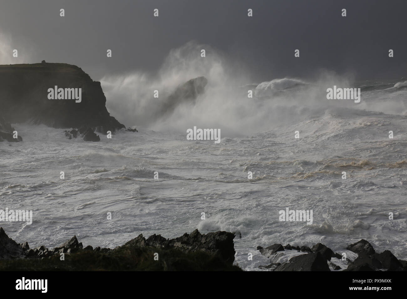 atlantic storm waves crashing onto the irish coast, dingle peninsula, wild atlantic way, county kerry, ireland Stock Photo