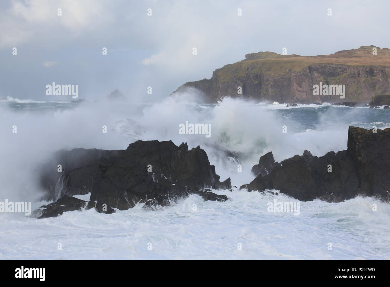storm force waves crashing onto the irish kerry coast, wild atlantic way, county kerry, ireland Stock Photo