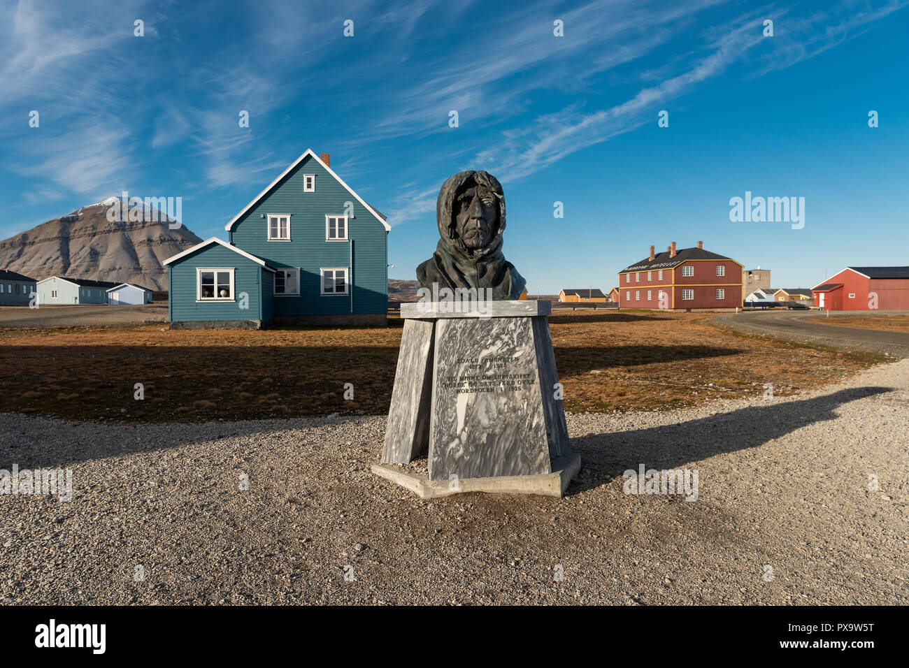 Bust of the Norwegian polar explorer Roald Amundsen, Ny-Ålesund, Spitsbergen Island, Svalbard Archipelago Stock Photo
