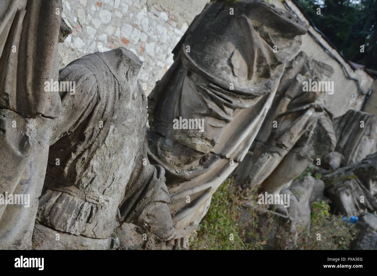 Broken statues hires stock photography and images Alamy