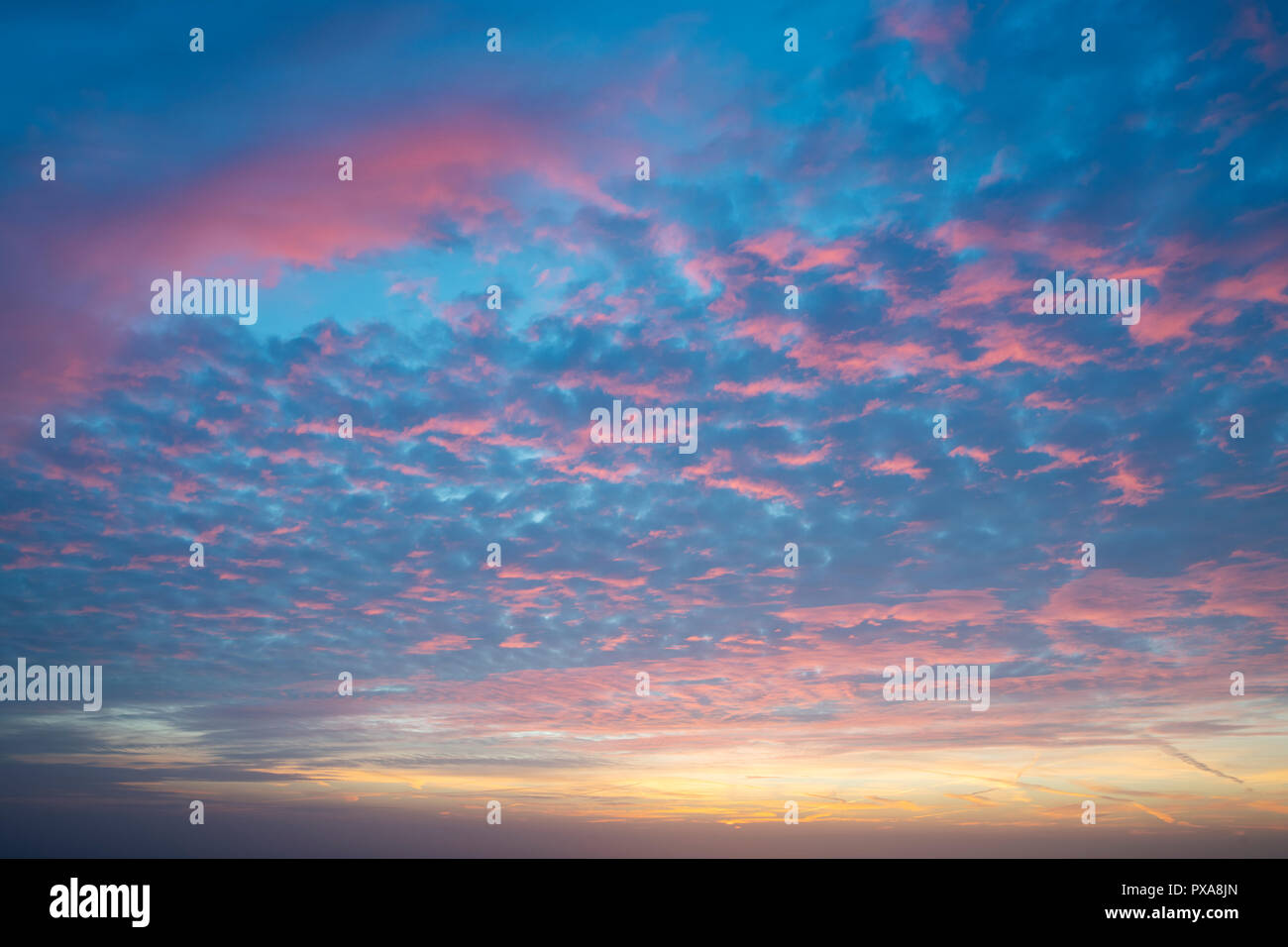 Cloudy sky hi-res stock photography and images - Alamy
