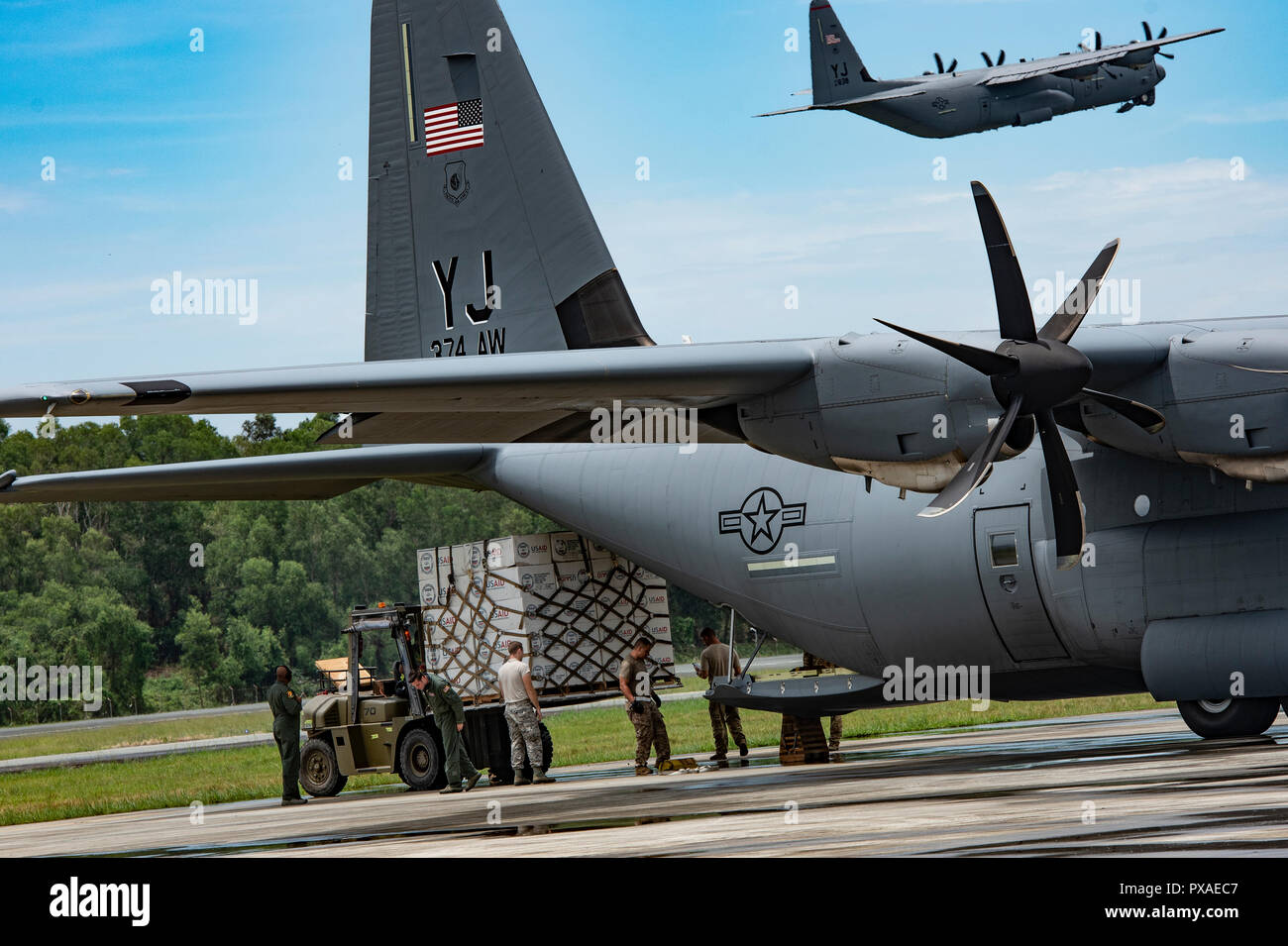 374th airlift wing hires stock photography and images Alamy