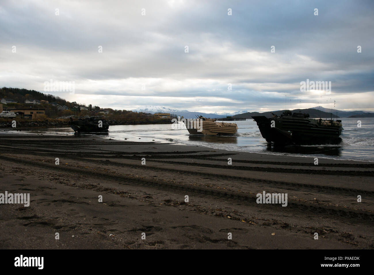 181017-VO150-0782 (Oct. 17, 2018)- The second wave of assault amphibious vehicles from the 2nd Assault Amphibian Battalion, 2nd Marine Division, drives onto the beach in Bogen, Norway, Oct. 2018, during Exercise Northern Screen. Northern Screen is a bilateral exercise involving the United States Marine Corps’ Marine Rotational Force-Europe (MRF-E) and Norwegian military, and is taking place in vicinity of Setermoen, Norway, from Oct. 24 to Nov. 7, 2018. (U.S. Navy photo by Mass Communication Specialist 2nd Class Kenneth Gardner/Released) Stock Photo