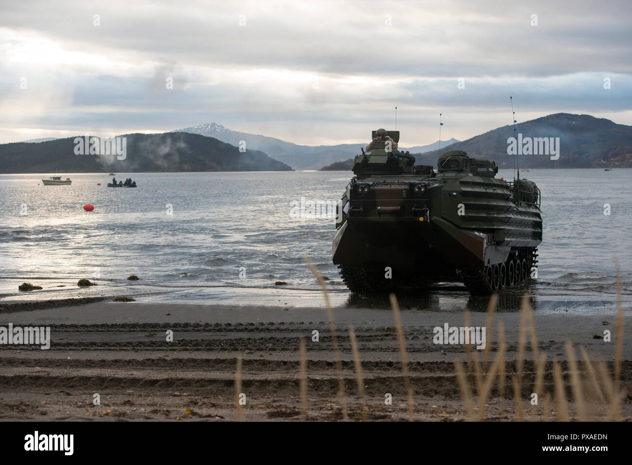 181017-N-VO150-0787 (Oct. 17, 2018)- An assault amphibious vehicle from 2nd Assault Amphibian Battalion, 2nd Marine Division, begins departure of the beach in Bogen, Norway, Oct. 17, 2018, to the marshaling area during Exercise Northern Screen. Northern Screen is a bilateral exercise involving the United States Marine Corps’ Marine Rotational Force-Europe (MRF-E) and Norwegian military, and is taking place in vicinity of Setermoen, Norway, from Oct. 24 to Nov. 7, 2018. (U.S. Navy photo by Mass Communication Specialist 2nd Class Kenneth Gardner/Released) Stock Photo