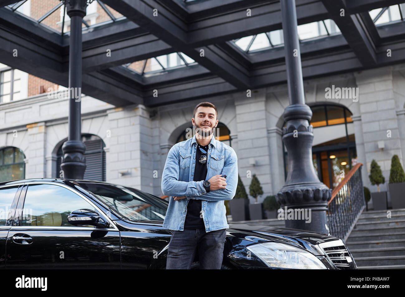 Rich man car hi-res stock photography and images - Alamy