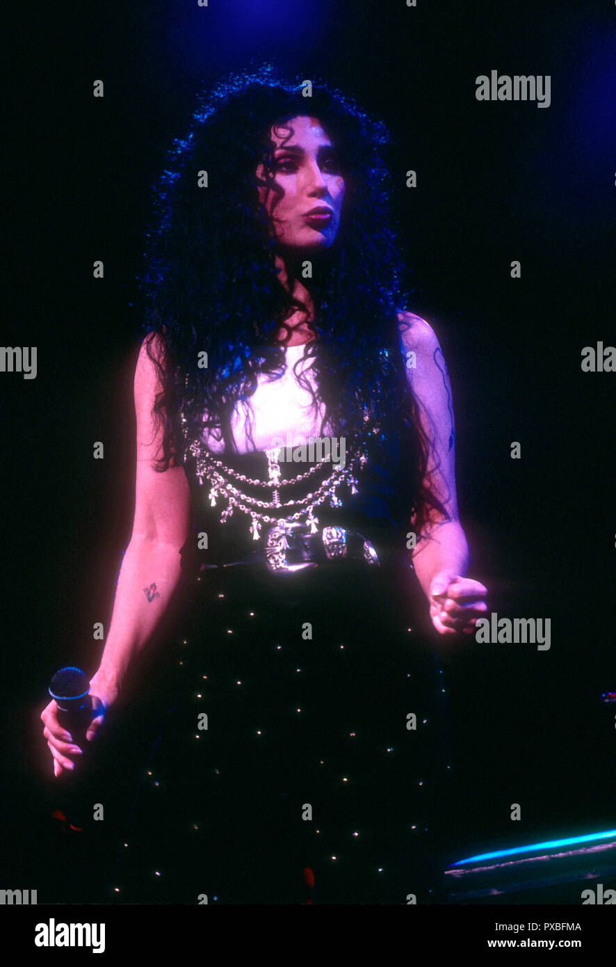 Cher love hurts tour hi-res stock photography and images - Alamy