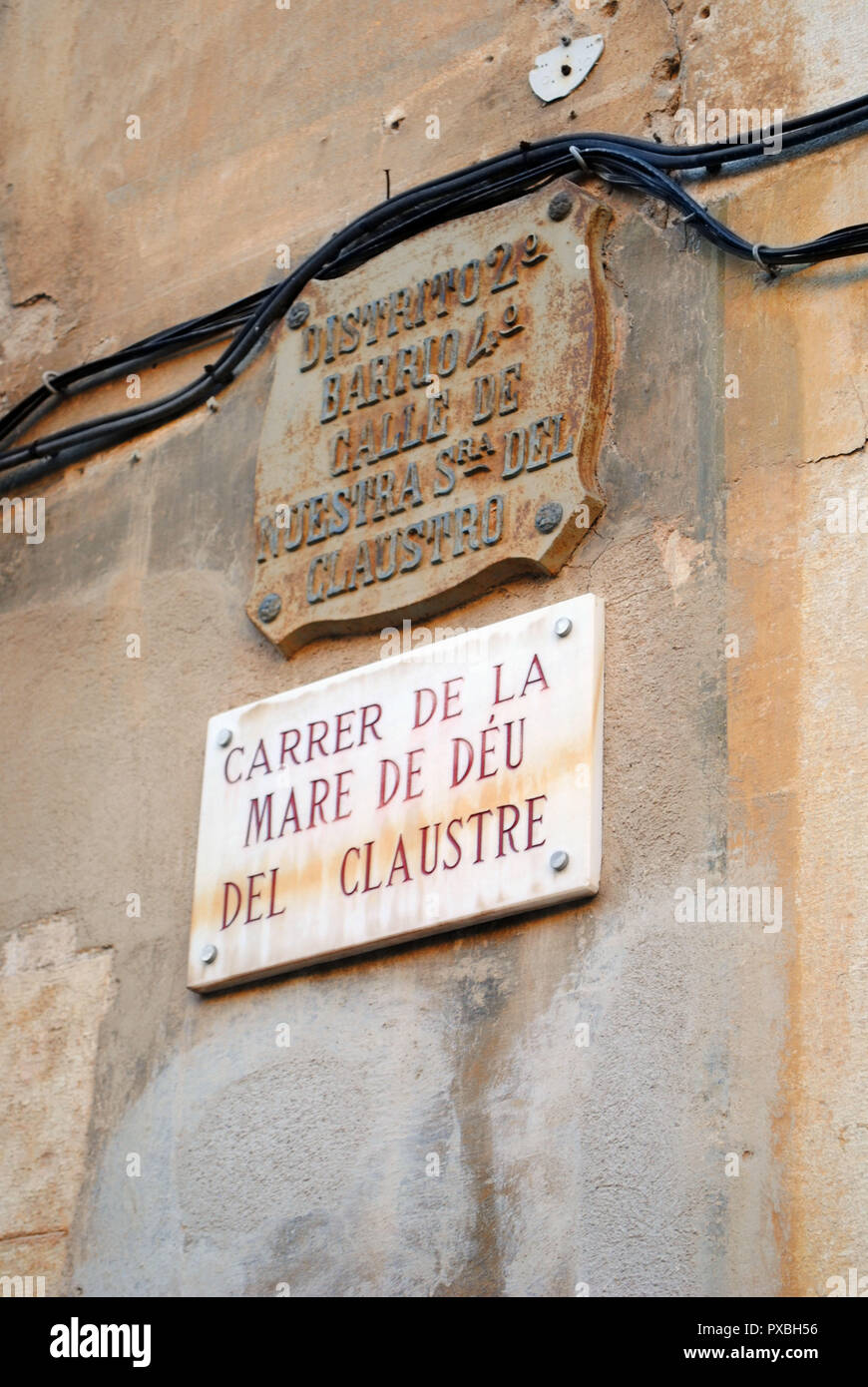 Different languages signs hires stock photography and images Alamy