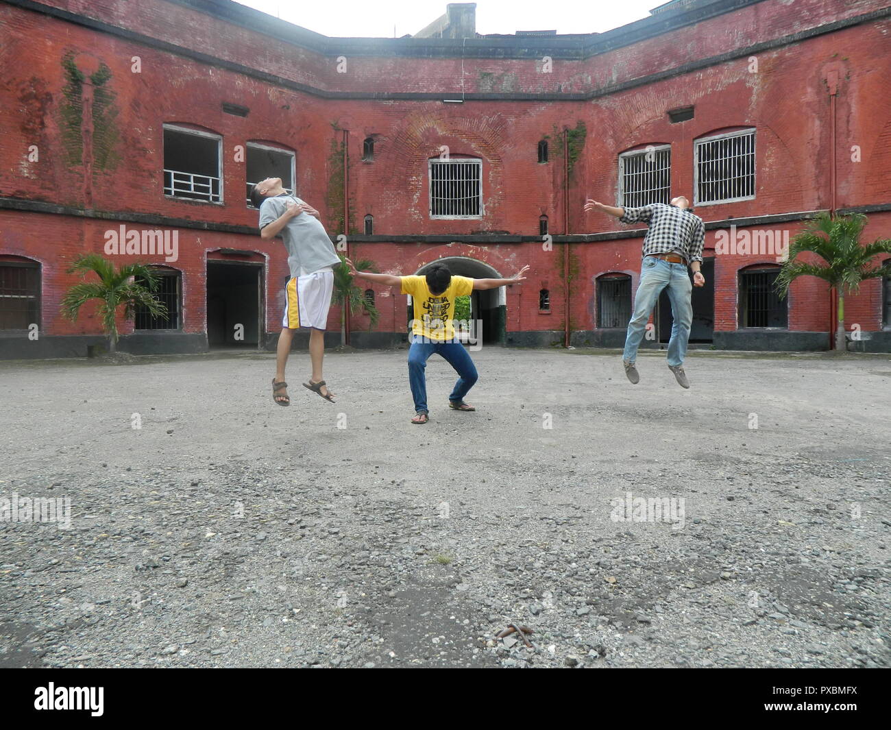 Benteng Van der Wijk - Gombong Benteng Van Der Wijck adalah benteng