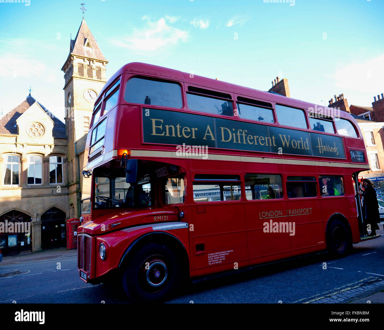 Wirksworth, UK. 20th Oct, 2018. London knight bus Wirksworth becomes Hogsmeade for the day as this town in the Peak District's hidden gem celebrates all things Harry Potter on 20 October 2018 Credit: Doug Blane/Alamy Live News Stock Photo