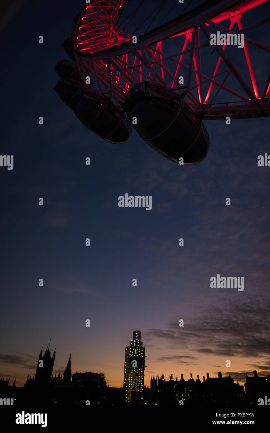 Southbank, London UK. 20th October 2018. UK Weather, beautiful skies over London during sunset. London eye and big ben. Credit: carol moir/Alamy Live News Stock Photo