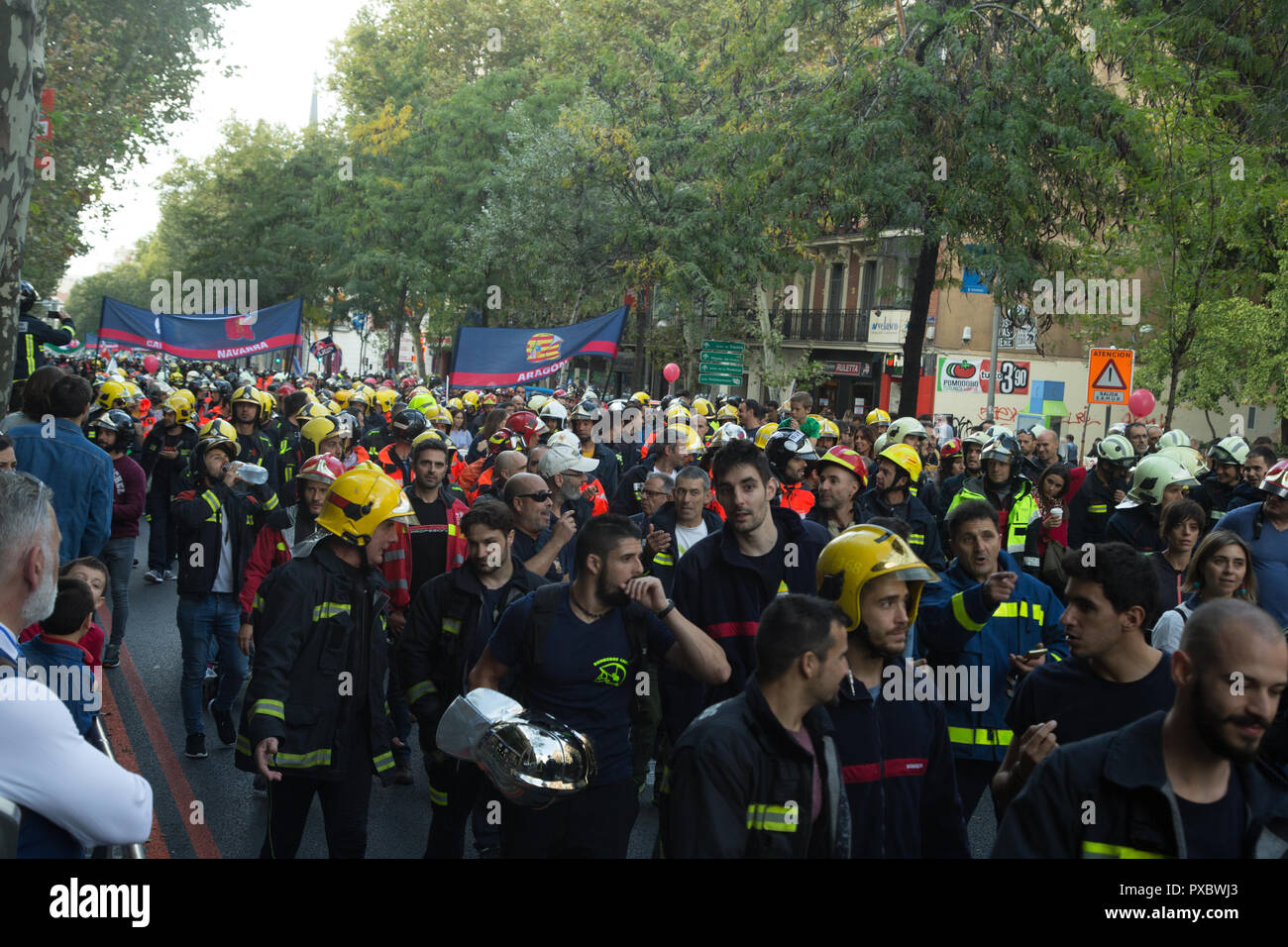 Madrid, Spain. 20th Oct, 2018. Group of fire-fighters during a protest for a law that guarantees decent working conditions and ends precariousness and insecurity in their work. They also commemorated their colleague Eloy Palacio, the Asturian fireman who was killed in service because he did not have the necessary resources for his work. Credit: SOPA Images Limited/Alamy Live News Stock Photo