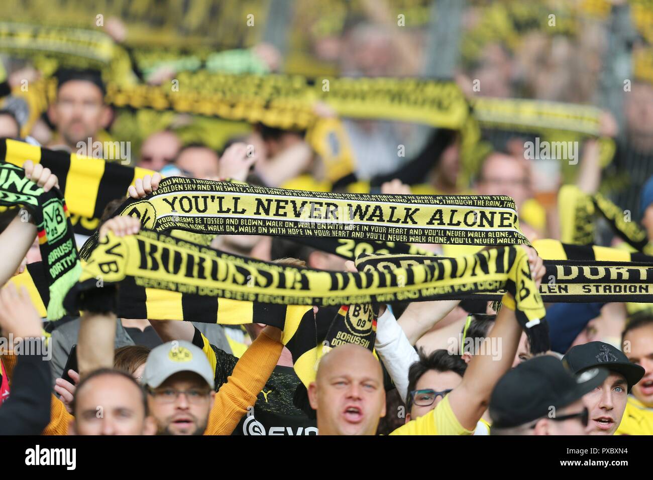 Stuttgart, Deutschland. 20th Oct, 2018. firo: 20.10.2018 Fuvuball,  Football: 1.Bundesliga VFB Stuttgart - Borussia Dortmund 0: 4, BVB, Dortmund,  Borussia Dortmund, Fans, Scarf, Depositors, General, Feature | usage  worldwide Credit: dpa/Alamy Live News ...