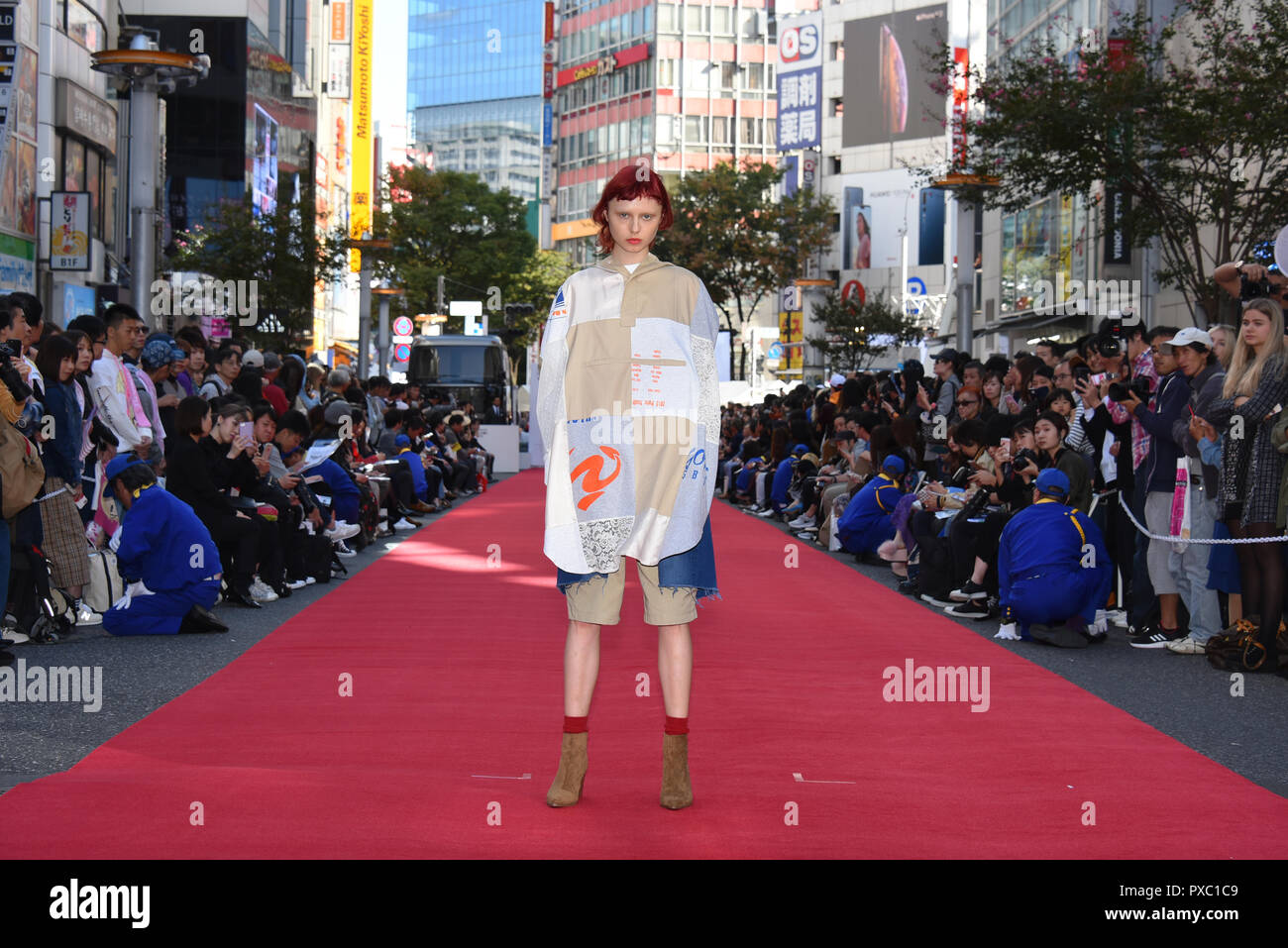 Tokyo, Japan.  21st Oct, 2018. Shibuya Runway, a fashion show gets underway in the street of Tokyos fashionable Shibuya on the final day of Shibuya Fashion Week on Sunday, October 21, 2018. The 11-day campaign was held biannually to promote Shibuya and the unique culture of the upscale town with the help of up-and-coming young designers and staff members working in the areas shops. Credit: Natsuki Sakai/AFLO/Alamy Live News Stock Photo