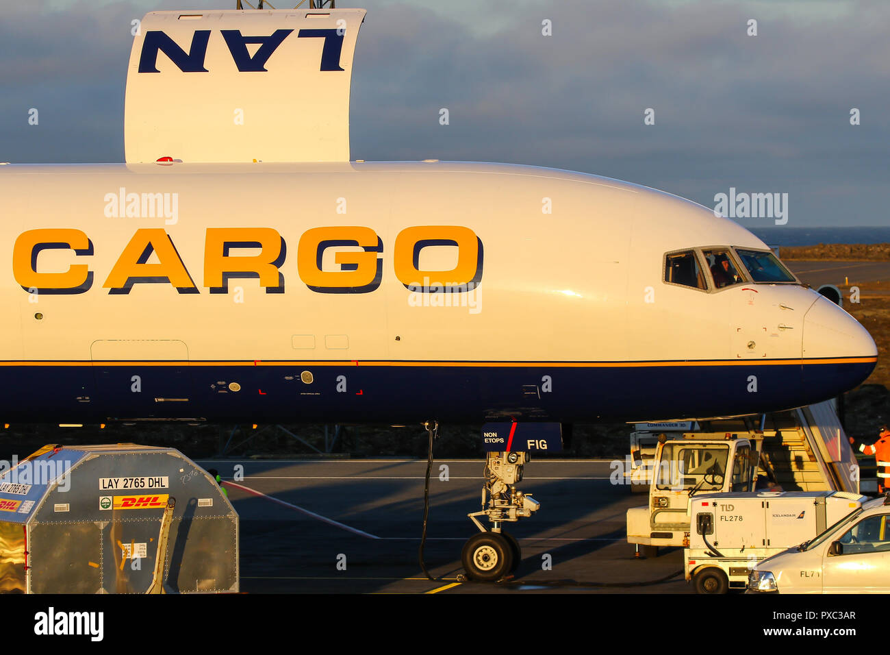 Reykjavik, Iceland. 14th Sep, 2018. Iceland air Cargo 757 seen being unloaded at its home base. Credit: Christian Van Grinsven/SOPA Images/ZUMA Wire/Alamy Live News Stock Photo