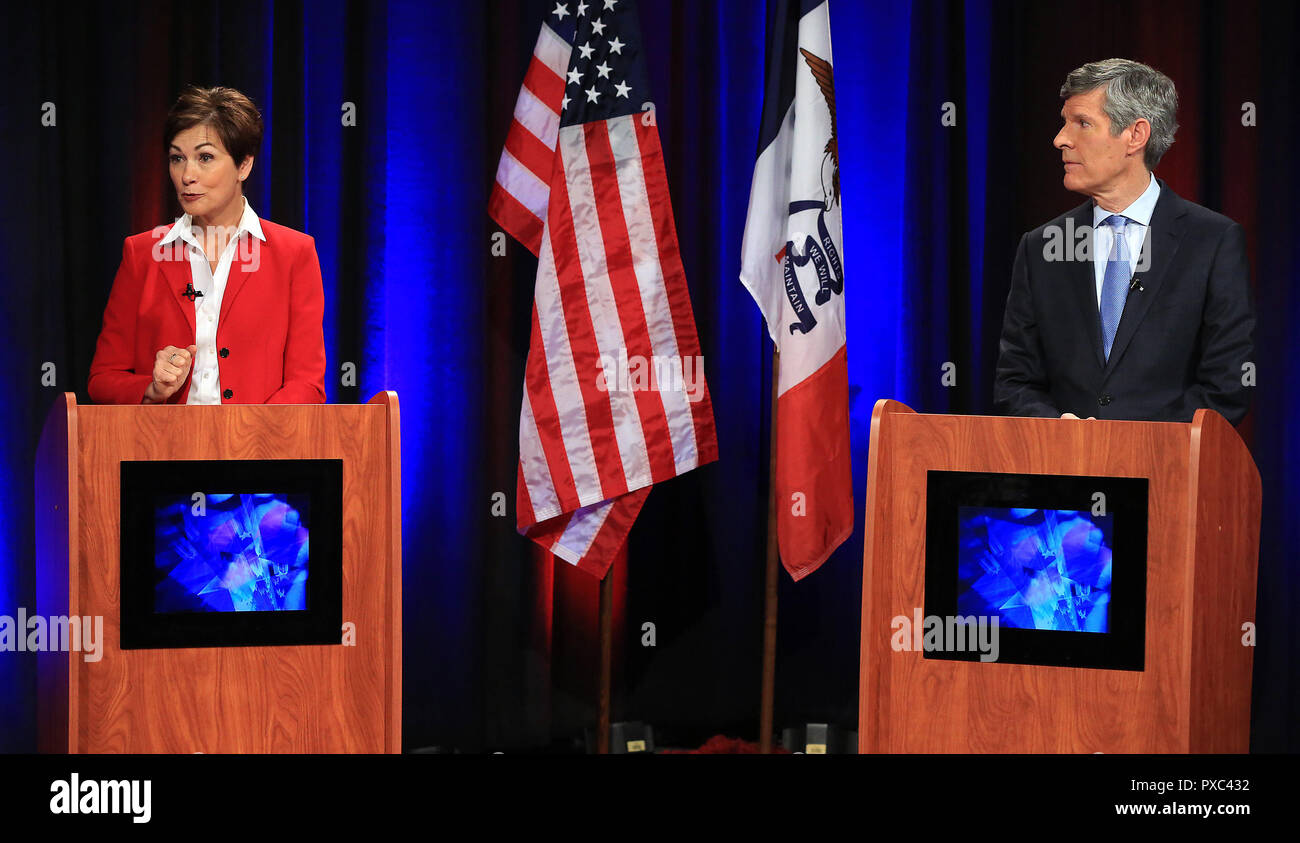 Davenport, Iowa, USA. 21st Oct, 2018. Iowa Governor Kim Reynolds and democratic candidate Fred Hubbell debate Sunday morning, October 21, 2018 in the KWQC studios in Davenport, Iowa. Credit: Kevin E. Schmidt/Quad-City Times/ZUMA Wire/Alamy Live News Stock Photo