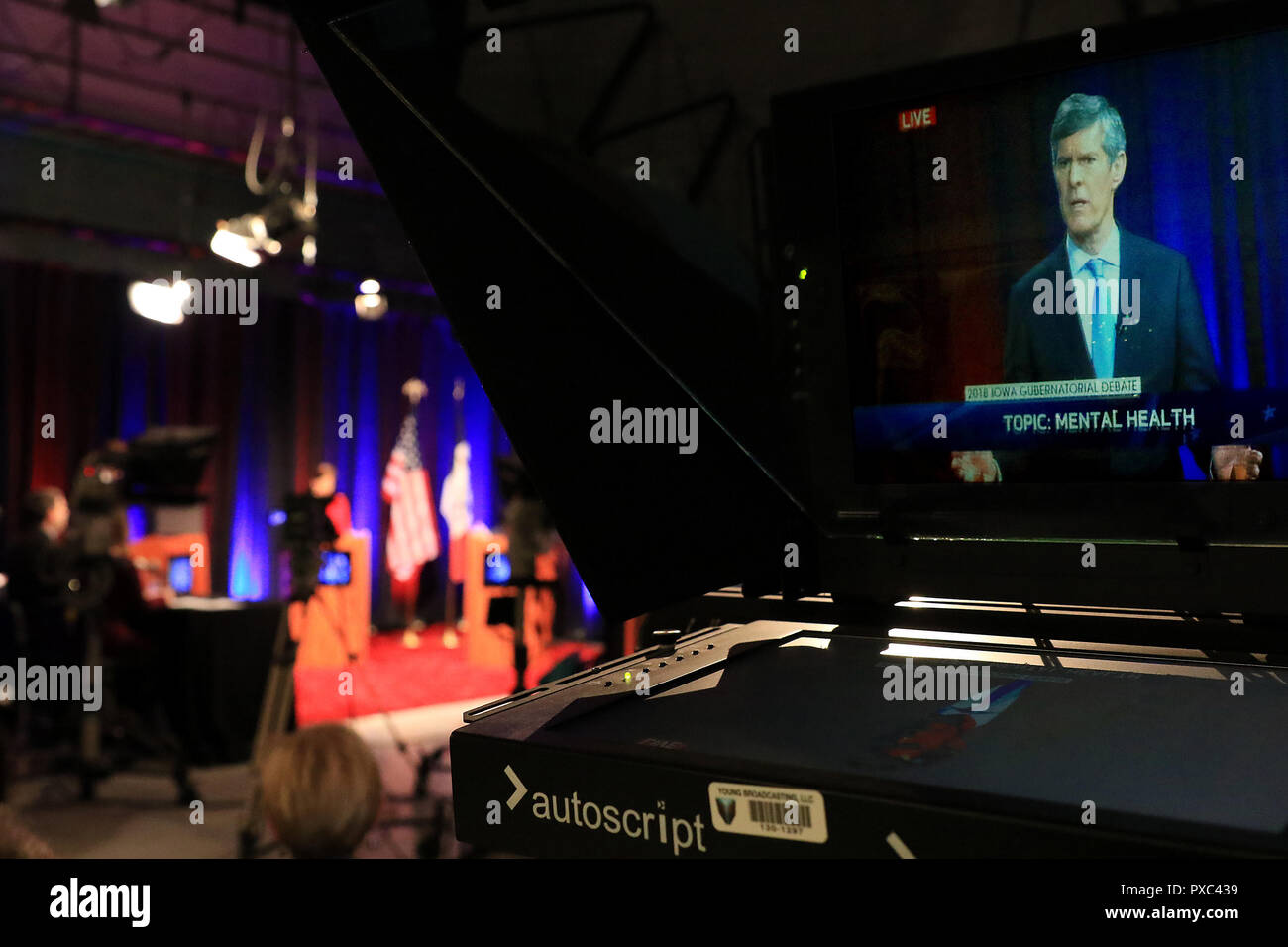 Davenport, Iowa, USA. 21st Oct, 2018. Iowa Governor Kim Reynolds and democratic candidate Fred Hubbell debate Sunday morning, October 21, 2018 in the KWQC studios in Davenport, Iowa. Credit: Kevin E. Schmidt/Quad-City Times/ZUMA Wire/Alamy Live News Stock Photo